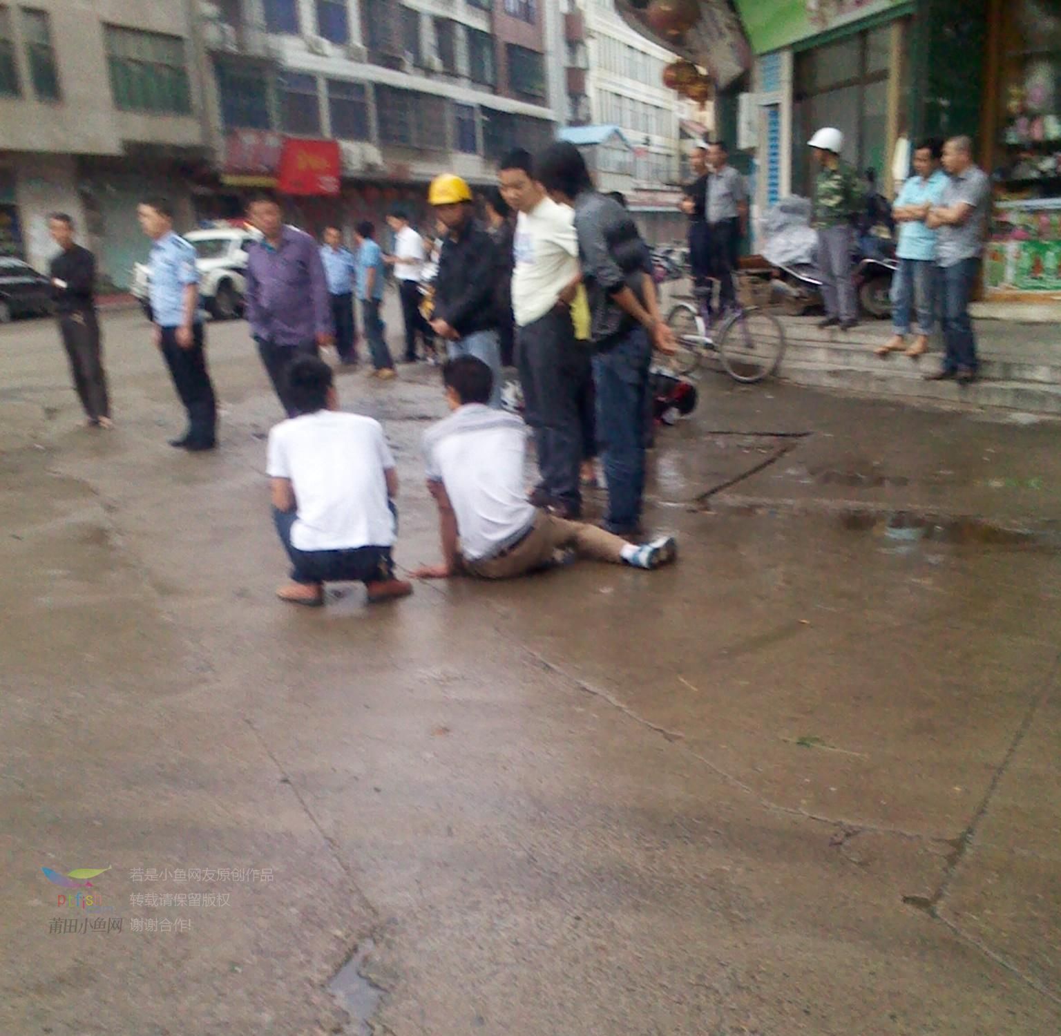 下午涵江苍林十字路口发生的车祸上(有图有真相)