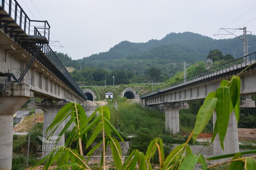 向莆铁路首发日青云山隧道口