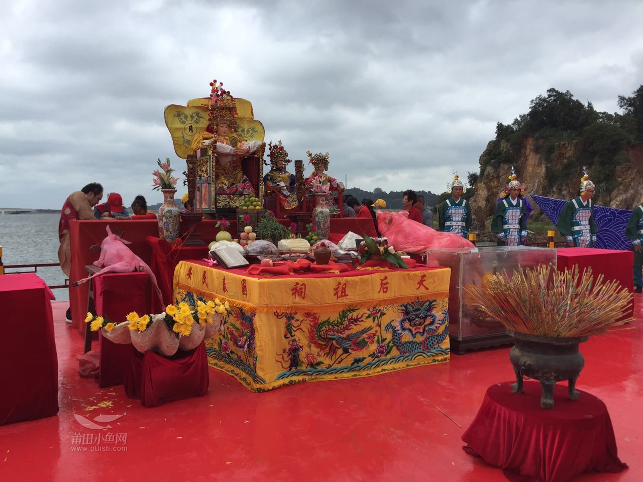 今天贤良港举行妈祖海祭大典,现场大豆热啊!