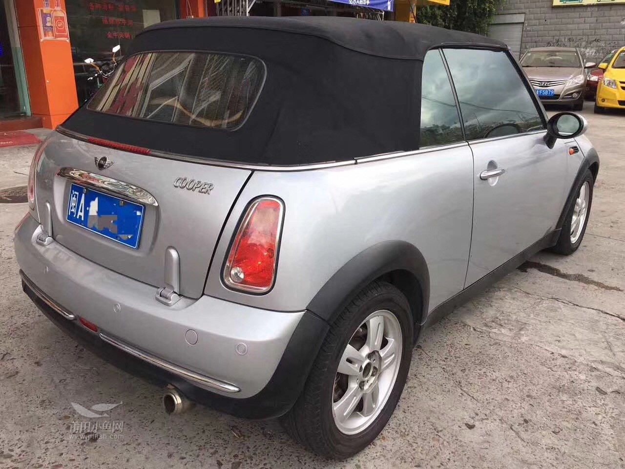 07年5月 宝马 mini 双门四座软顶敞篷跑车 自动1.
