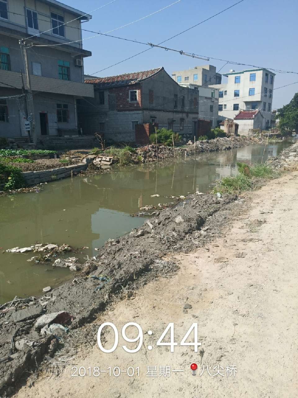黄石镇东源村清理河道又被围沟占河道