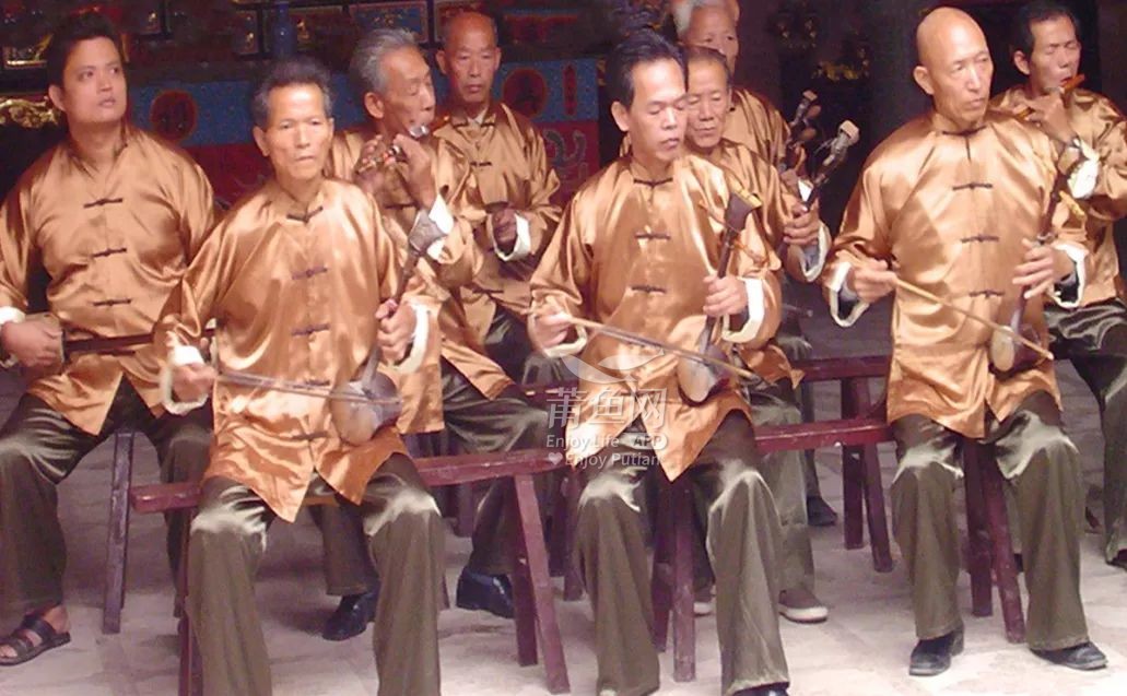 国家级非遗项目《莆田九鲤灯舞》源于唐代"百戏,亦称"教乐,是一种"