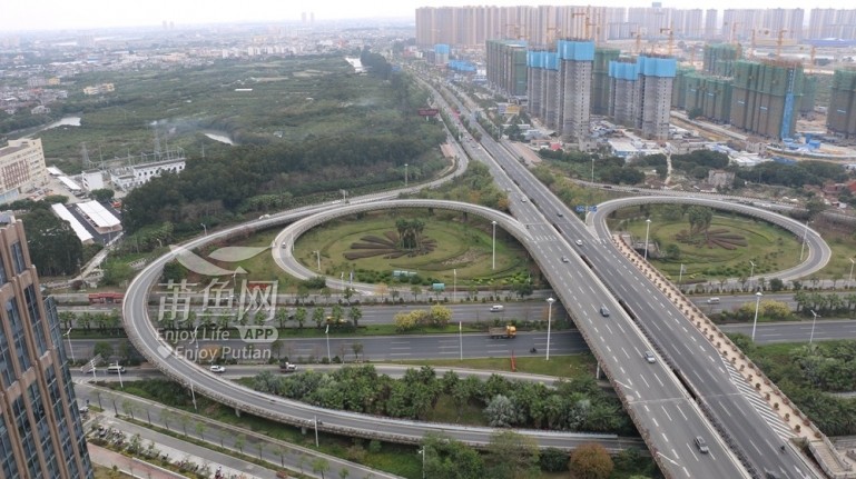 从高空看荔园路立交桥颇为壮观啊